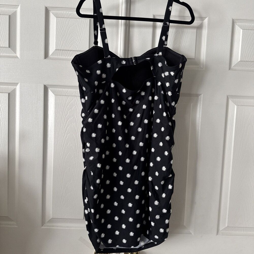 Old Navy Plus Size 3X One Piece Swimsuit Black White Floral Ruched Tummy Control - Picture 6 of 16
